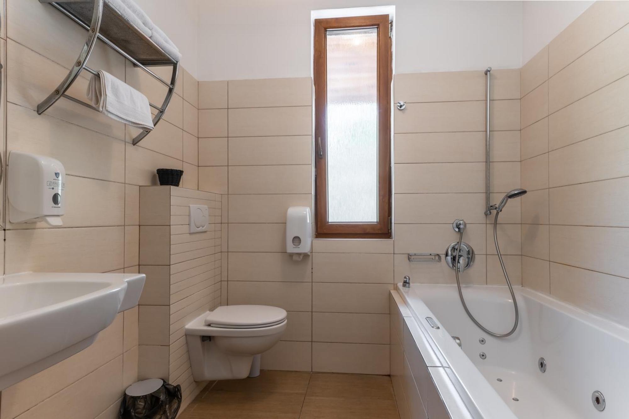 Archa Hotel Olomouc Bagian luar foto